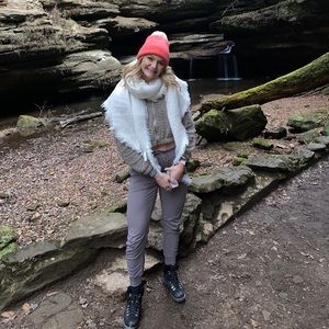 Meet your Posher, Lily